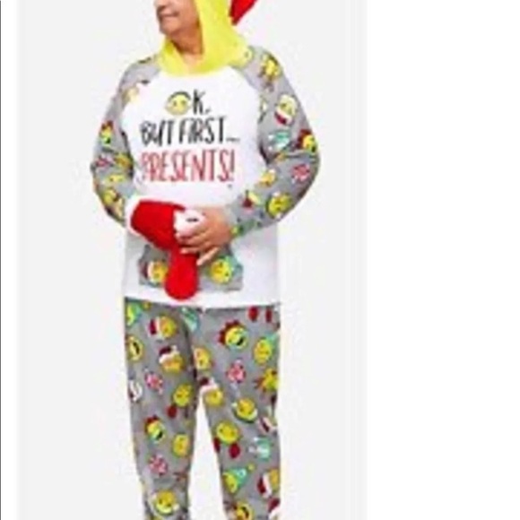 Justice emoji 2 piece sleep set unisex - Picture 2 of 6
